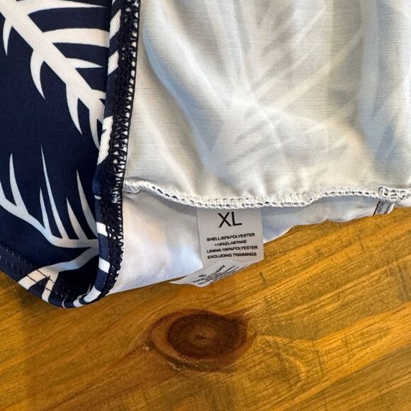 Navy & White leaf pattern swimdress built in shorts one piece swimwear NWOT XL - Picture 11 of 12